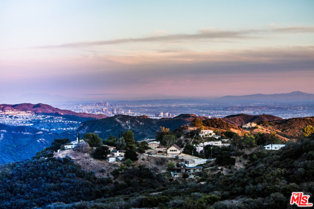 22030 Saddle Peak Road Topanga, CA 90290 - Photo 2 of 4