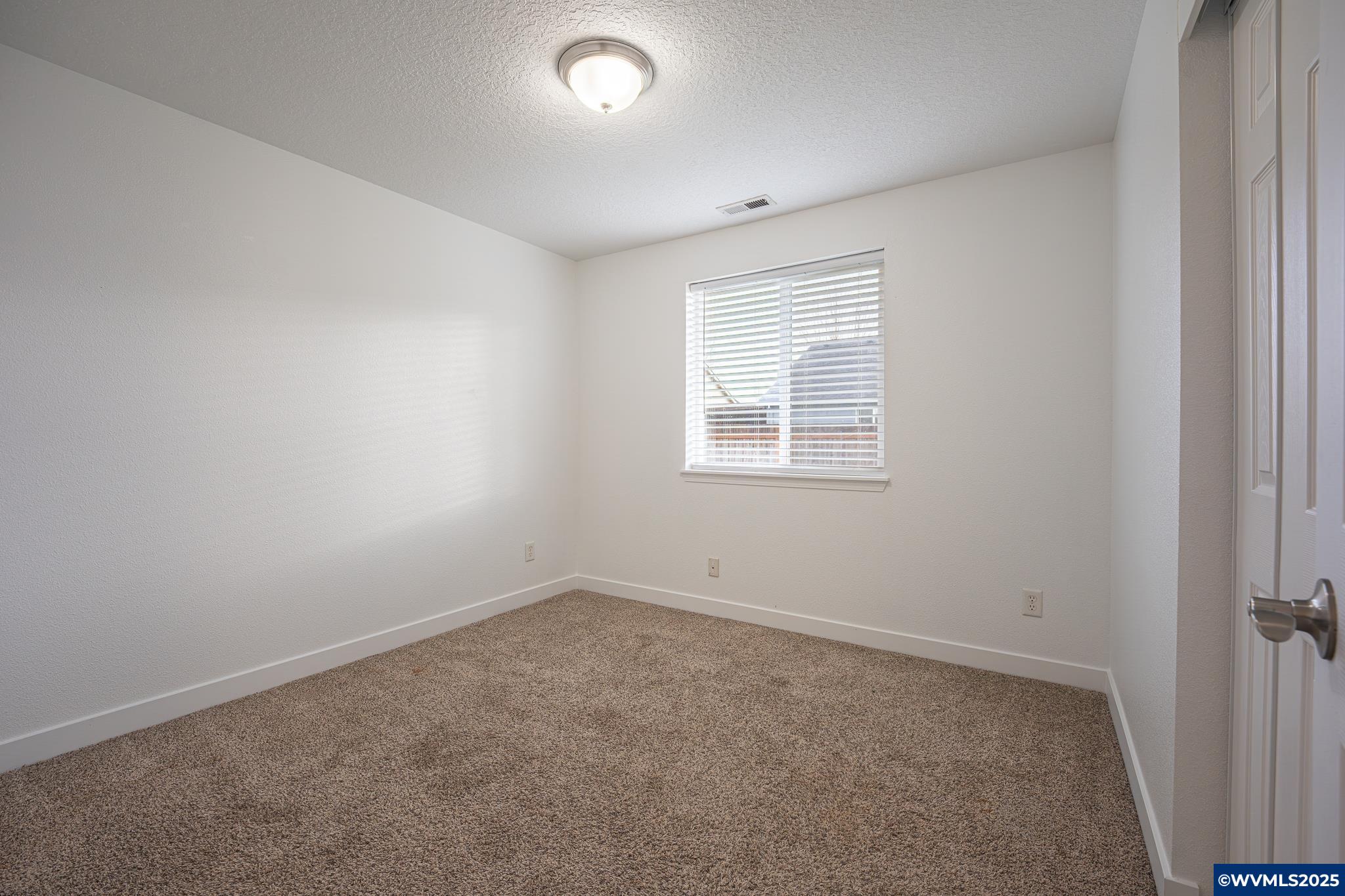 1467 South 7th Street Independence, OR 97351 - Photo 16 of 31 an empty room with a window