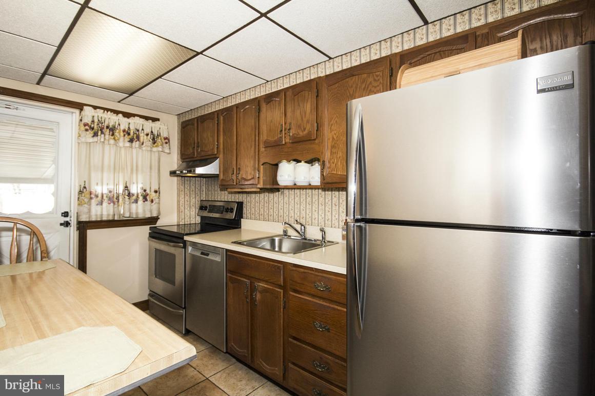1832 Dunmere Road Dundalk, MD 21222 - Photo 14 of 30 Kitchen
