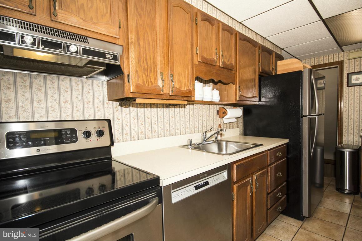 1832 Dunmere Road Dundalk, MD 21222 - Photo 15 of 30 Kitchen