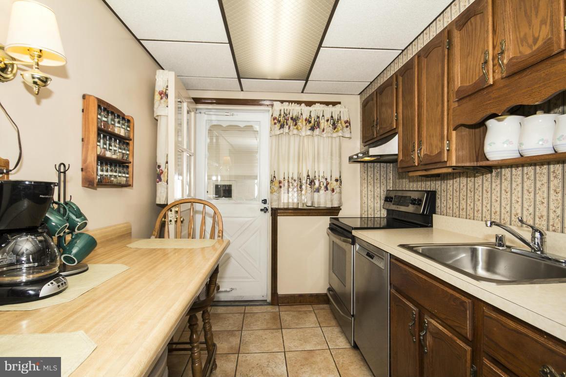 1832 Dunmere Road Dundalk, MD 21222 - Photo 16 of 30 Kitchen