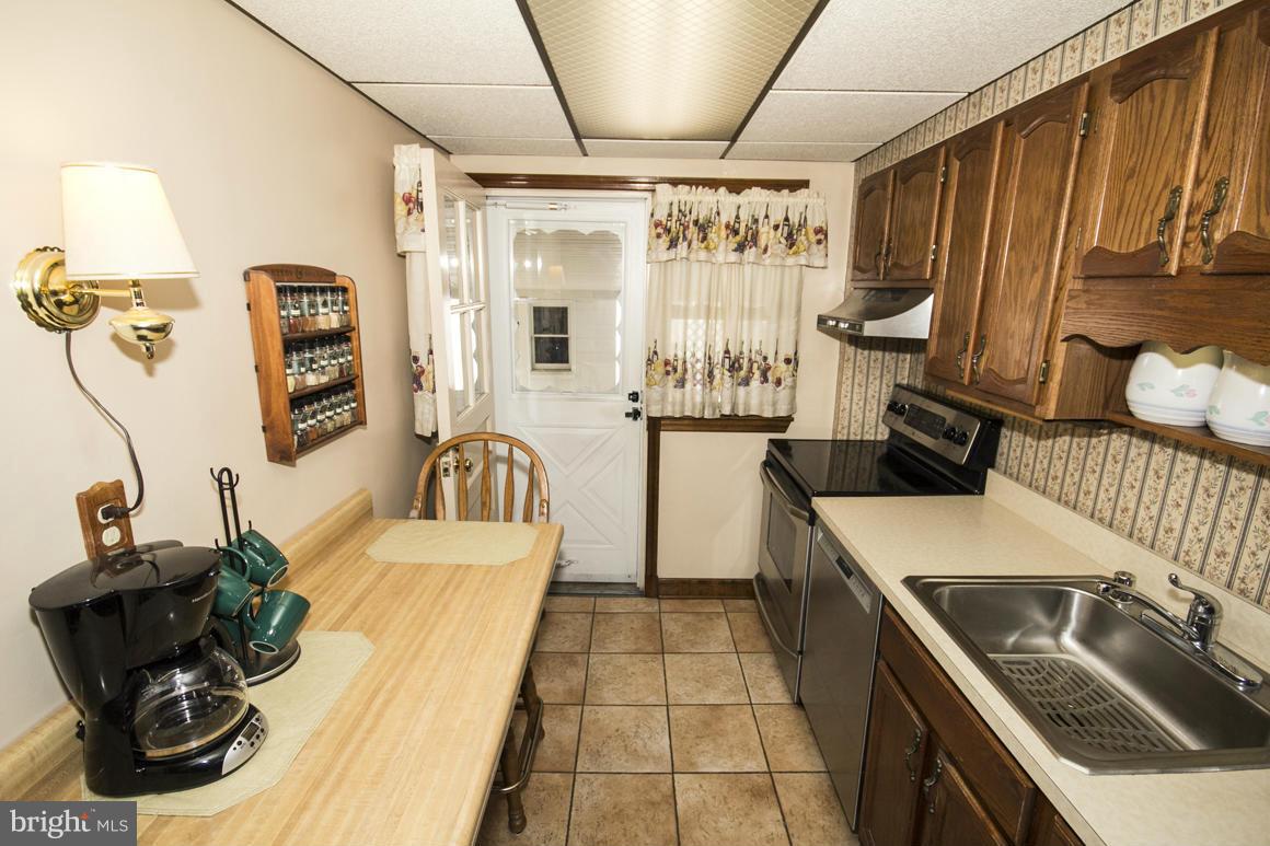 1832 Dunmere Road Dundalk, MD 21222 - Photo 18 of 30 Kitchen