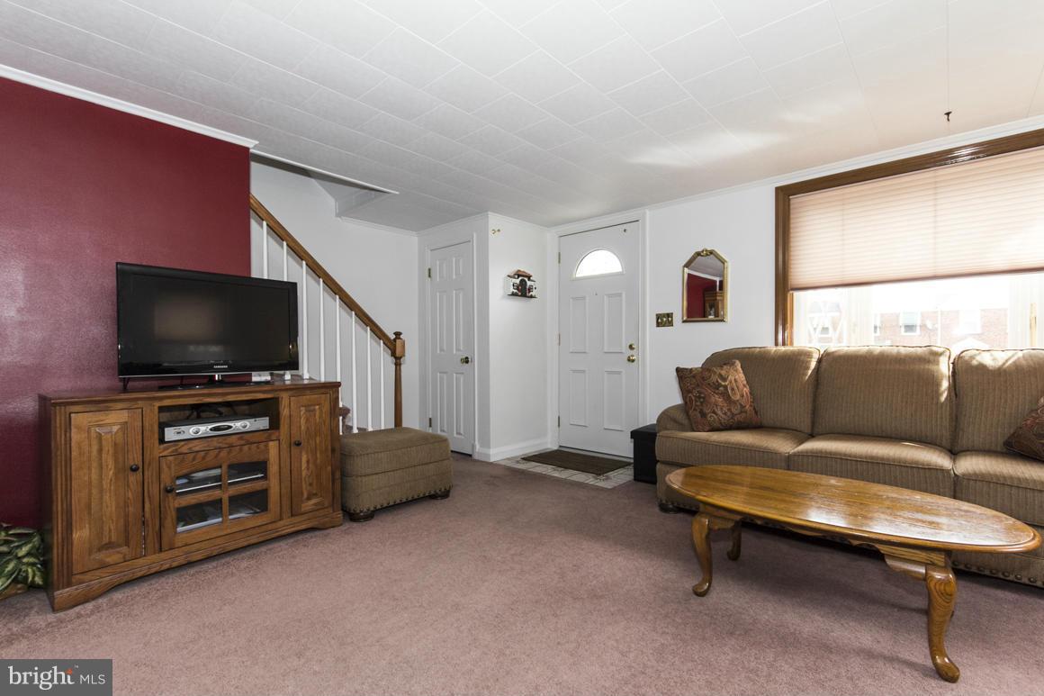 1832 Dunmere Road Dundalk, MD 21222 - Photo 9 of 30 Living Room