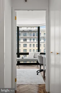 $1,100,000 | 2018-32 Walnut Street, Unit 16GH, Philadelphia, PA 19103