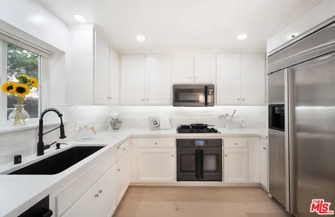 $2,495,000 | 838 17th Street, Unit 105, Santa Monica, CA 90403