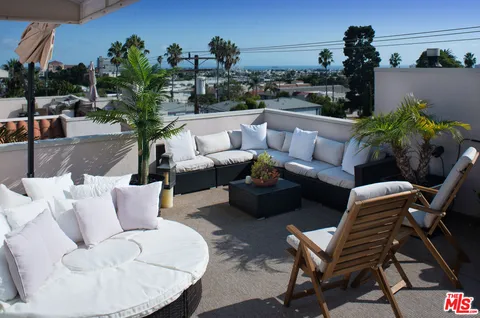$2,495,000 | 838 17th Street, Unit 105, Santa Monica, CA 90403