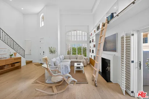 $2,495,000 | 838 17th Street, Unit 105, Santa Monica, CA 90403