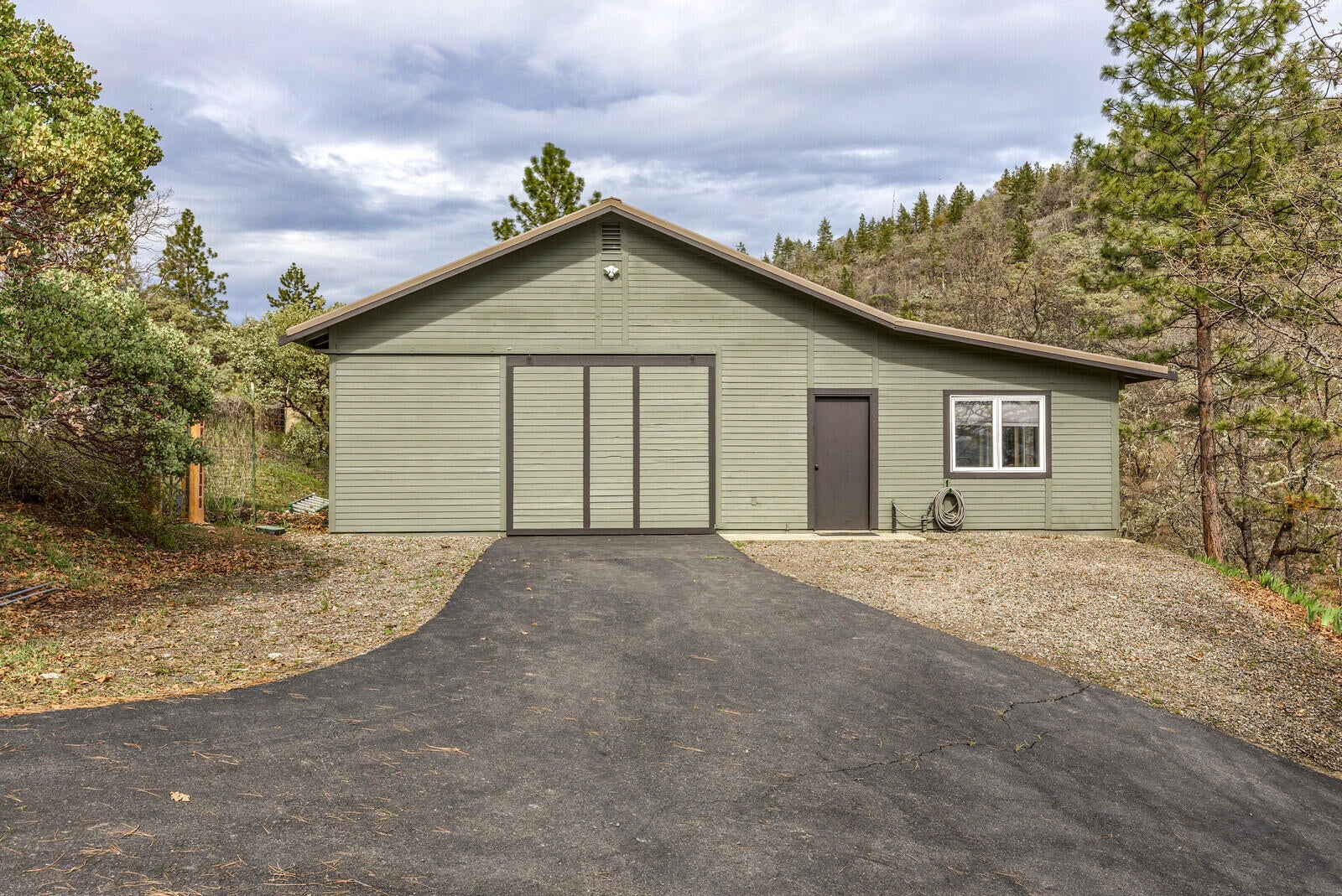14833 Avalon Road White City, OR 97503 - Photo 3 of 84 16_AR_16_mls