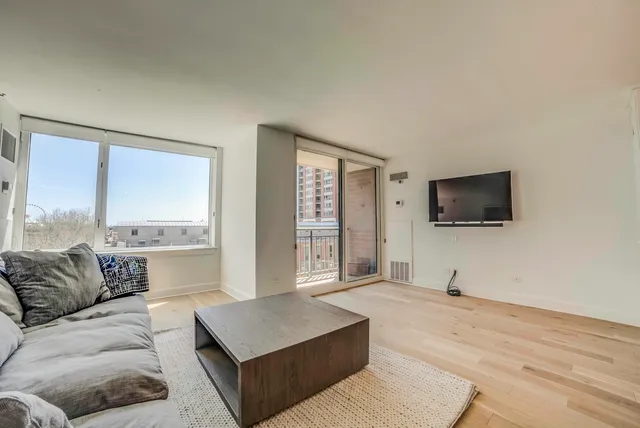 $4,000 | 440 North McClurg Court, Unit 513, Chicago, IL 60611