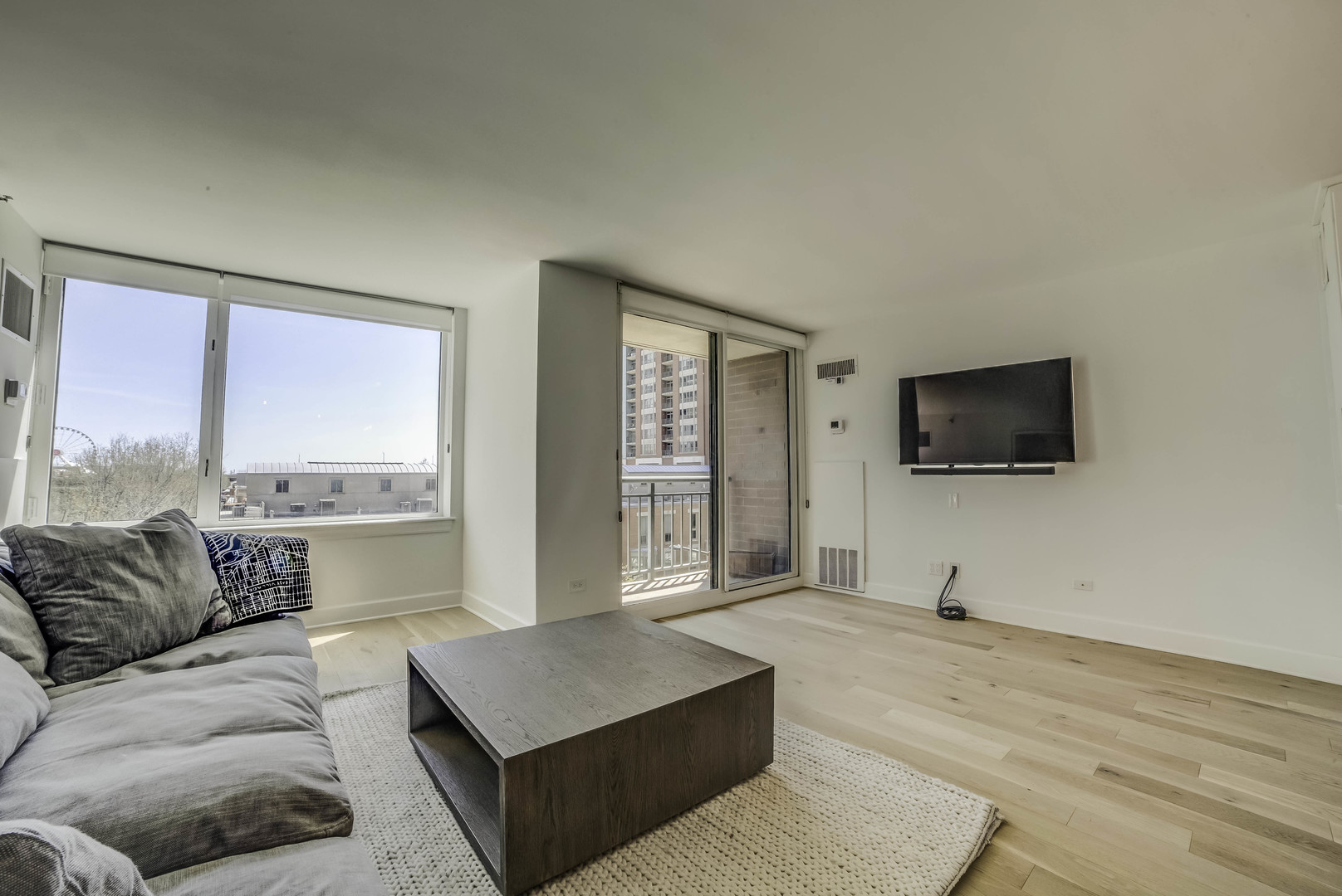 440 North McClurg Court, Unit 513 Chicago, IL 60611 - Photo 12 of 35