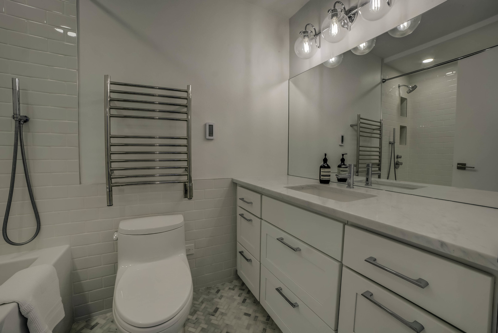 440 North McClurg Court, Unit 513 Chicago, IL 60611 - Photo 17 of 35