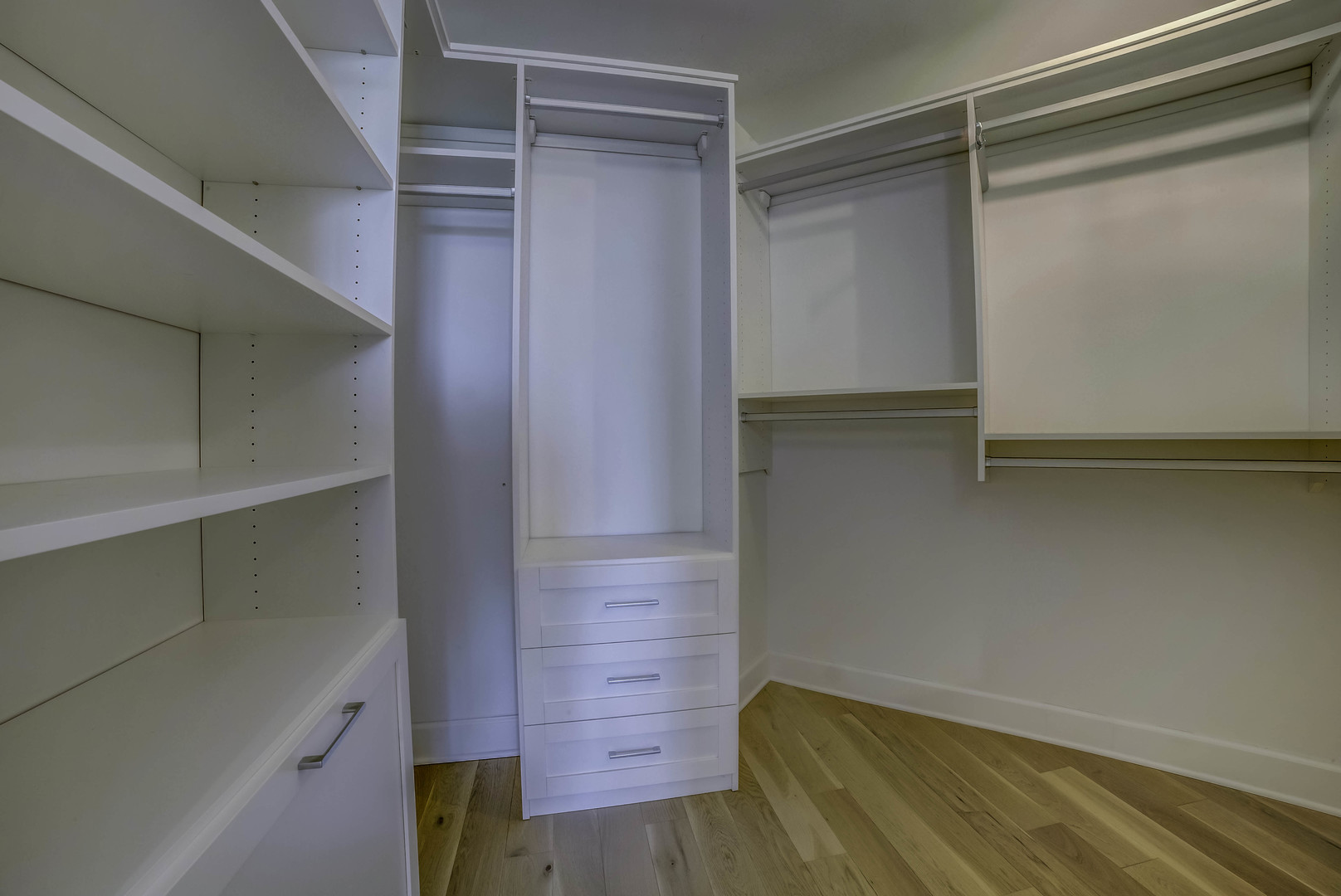 440 North McClurg Court, Unit 513 Chicago, IL 60611 - Photo 18 of 35