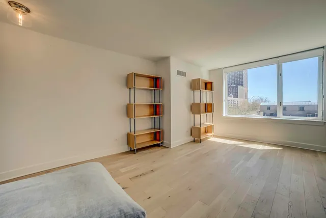 $4,000 | 440 North McClurg Court, Unit 513, Chicago, IL 60611