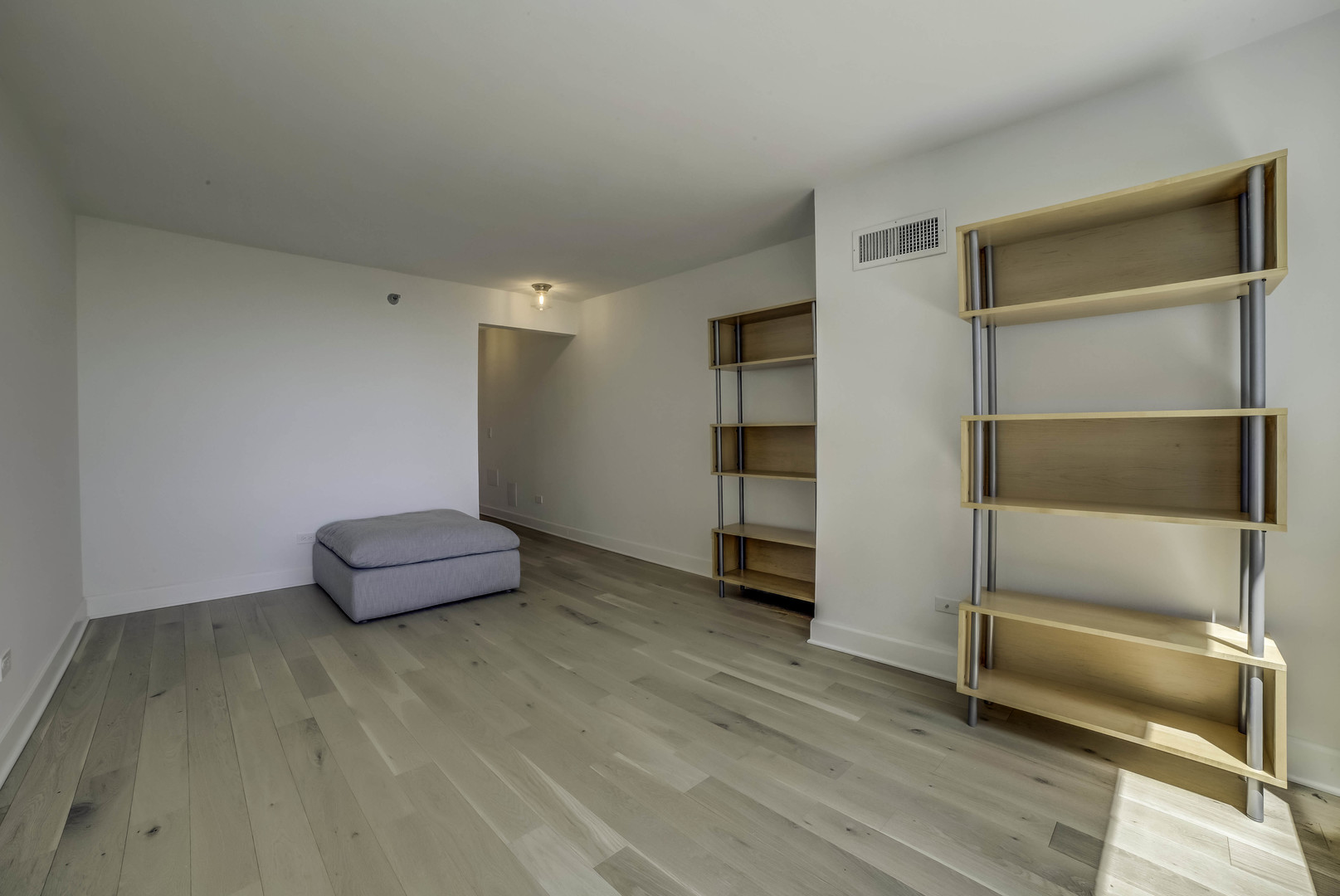 440 North McClurg Court, Unit 513 Chicago, IL 60611 - Photo 23 of 35