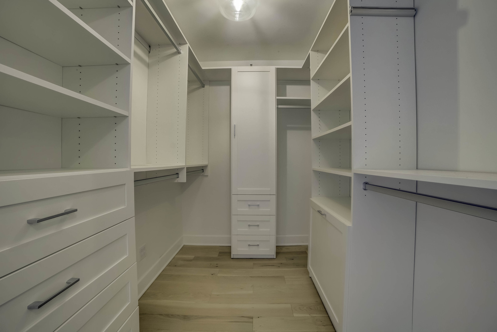 440 North McClurg Court, Unit 513 Chicago, IL 60611 - Photo 30 of 35