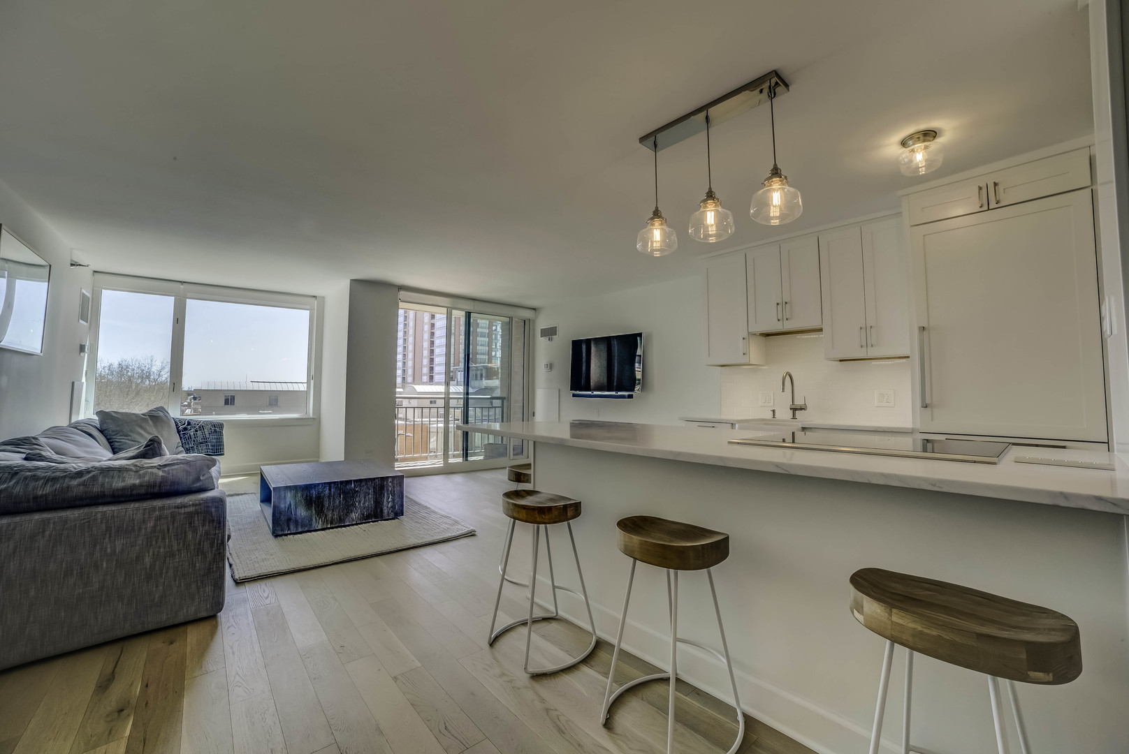 440 North McClurg Court, Unit 513 Chicago, IL 60611 - Photo 4 of 35