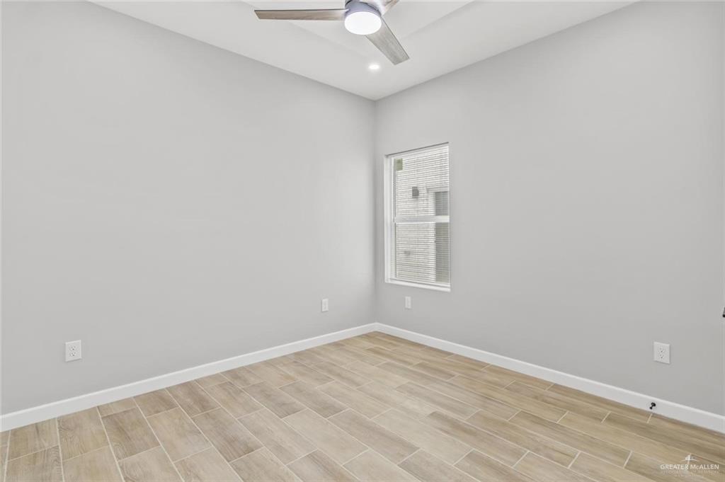 103 Yosemite Drive, Unit 3 Mission, TX 78572 - Photo 5 of 9 an empty room with a window