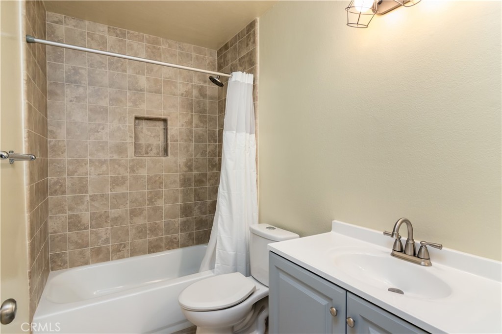 19216 Hamlin Street, Unit 6 Reseda, CA 91335 - Photo 12 of 20