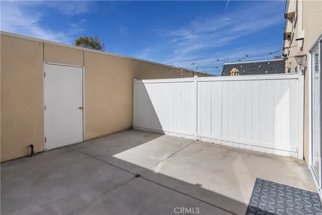 $3,150 | 19216 Hamlin Street, Unit 6, Reseda, CA 91335