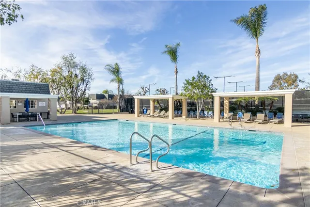 $3,150 | 19216 Hamlin Street, Unit 6, Reseda, CA 91335