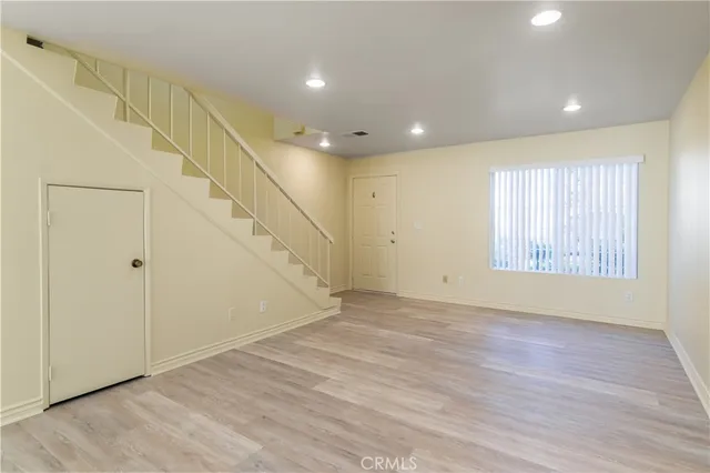 $3,150 | 19216 Hamlin Street, Unit 6, Reseda, CA 91335