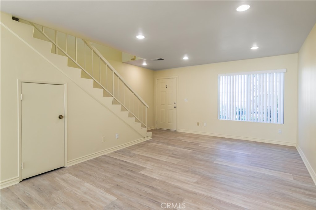 19216 Hamlin Street, Unit 6 Reseda, CA 91335 - Photo 4 of 20