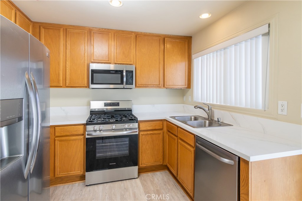 19216 Hamlin Street, Unit 6 Reseda, CA 91335 - Photo 6 of 20