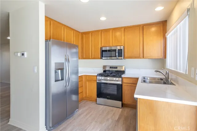 $3,150 | 19216 Hamlin Street, Unit 6, Reseda, CA 91335