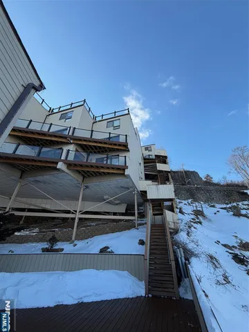 $585,000 | 101 Highway 5, Unit 206, Edgewater, NJ 07020