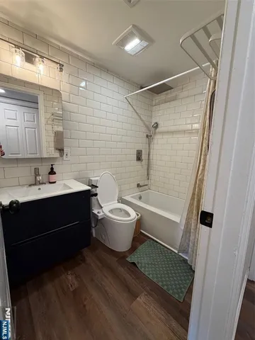 $585,000 | 101 Highway 5, Unit 206, Edgewater, NJ 07020