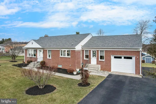 $438,000 | 4220 Maple Grove Road, Hampstead, MD 21074