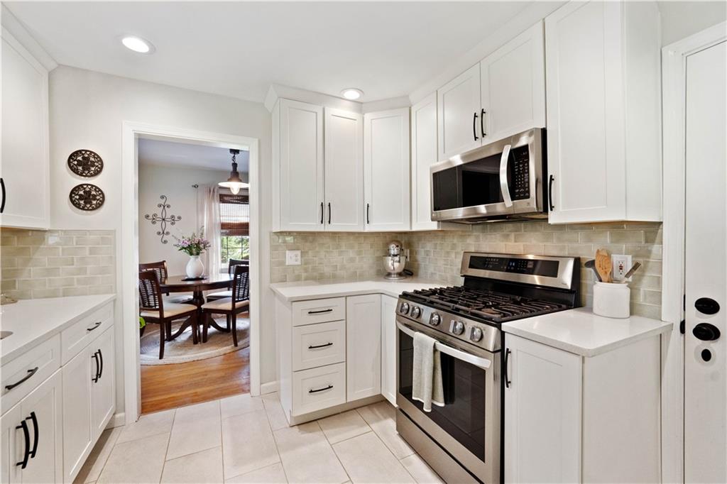 114 Lee Road Pittsburgh, PA 15237 - Photo 5 of 21 Gallery Image 5