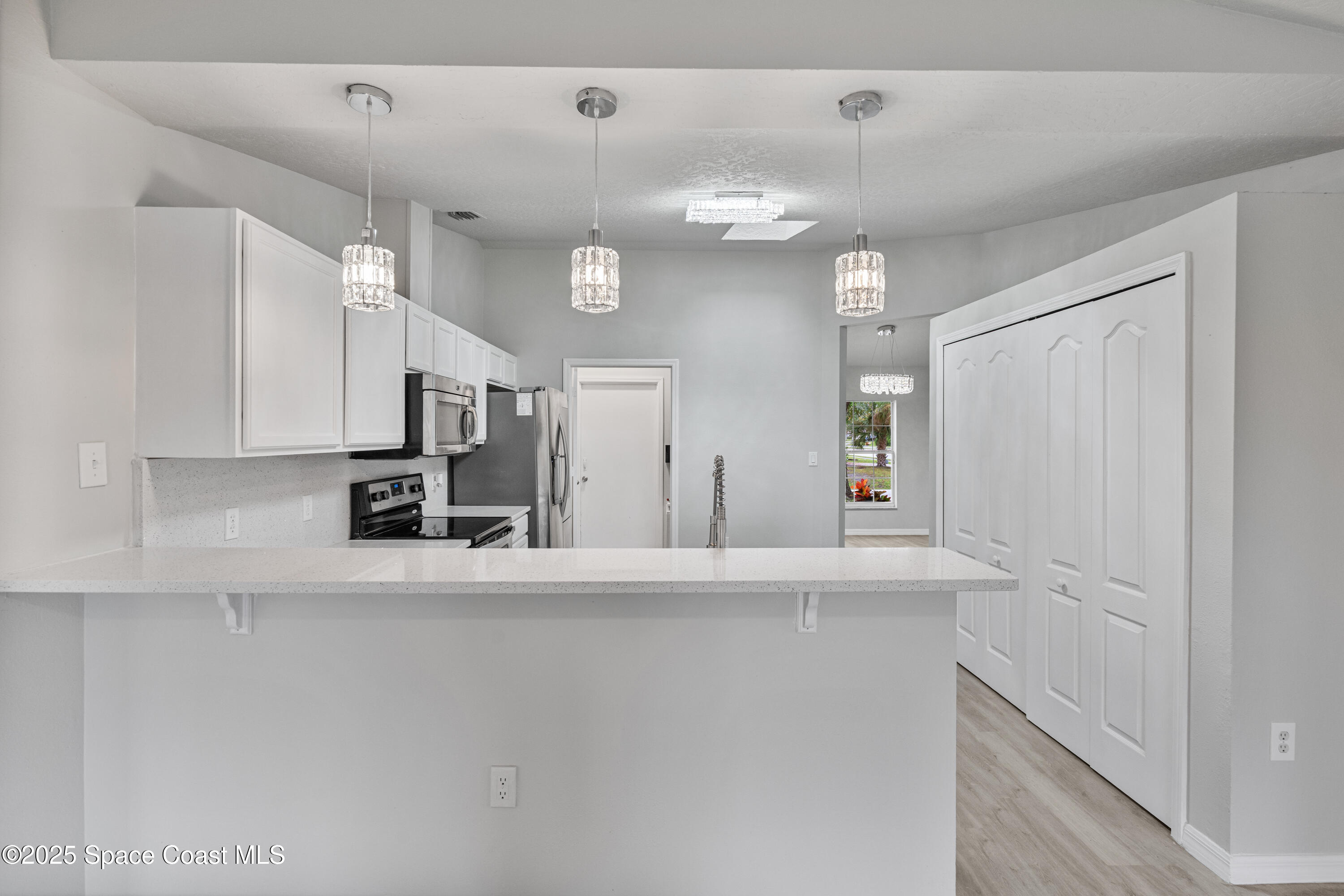 903 Raleigh Road Southeast Palm Bay, FL 32909 - Photo 10 of 30 Kitchen Bar
