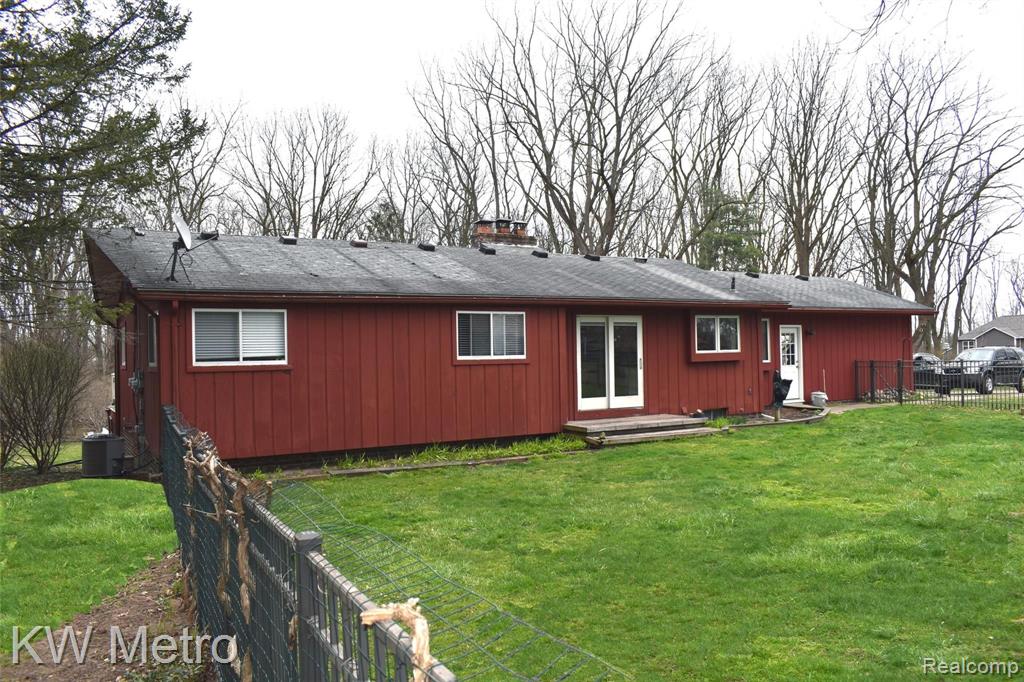 7755 Ridge Road North Canton, MI 48187 - Photo 5 of 8