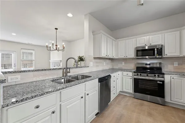 $270,000 | 5245 Overland Drive, Unit B25, Lawrence, KS 66049