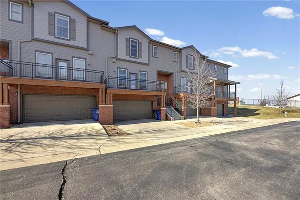 $270,000 | 5245 Overland Drive, Unit B25, Lawrence, KS 66049