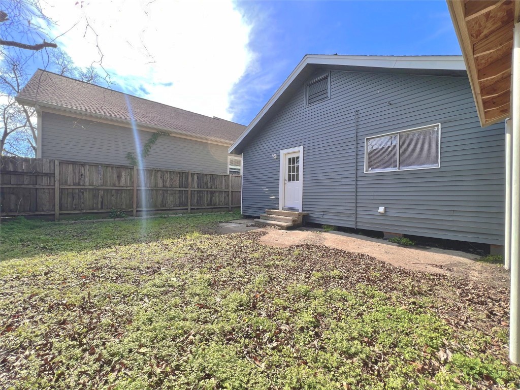 4106 Robertson Street Houston, TX 77009 - Photo 14 of 14 a backyard of a house