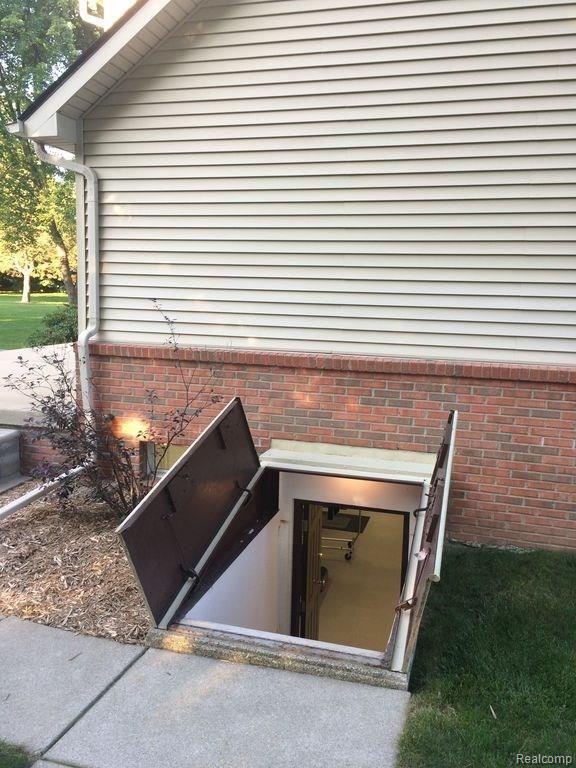 12155 Rohn Road Fenton, MI 48430 - Photo 4 of 24 4.jpg
