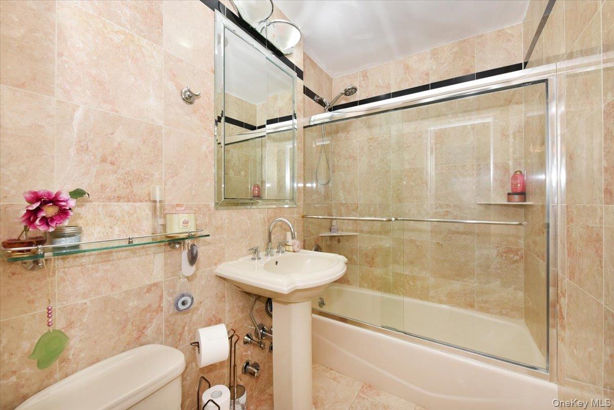 320 East Shore Road, Unit 15A Great Neck, NY 11023 - Photo 26 of 29 Gallery Image 26