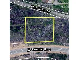 a view of a back yard