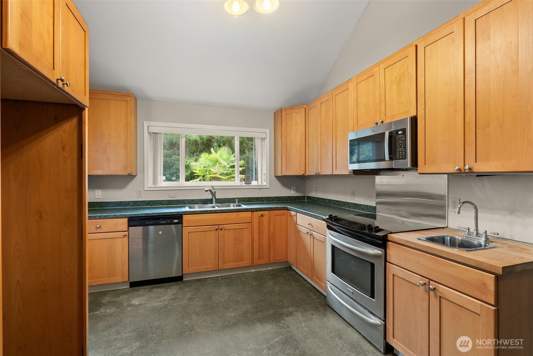 33 Rustemeyer Road Aberdeen, WA 98520 - Photo 15 of 39 a kitchen with granite countertop a sink stove and microwave