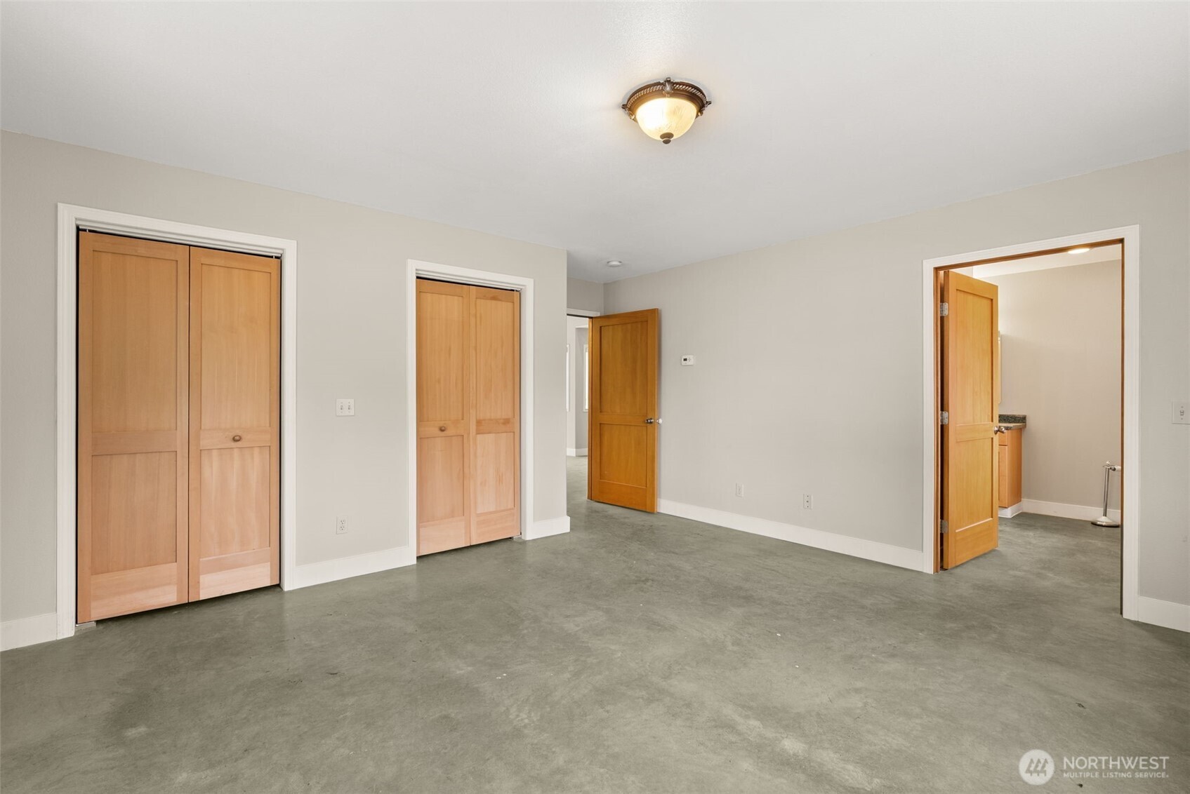 33 Rustemeyer Road Aberdeen, WA 98520 - Photo 20 of 39 a view of an empty room and window
