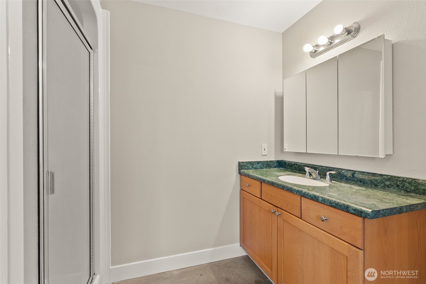 33 Rustemeyer Road Aberdeen, WA 98520 - Photo 21 of 39 a bathroom with a granite countertop sink and a mirror