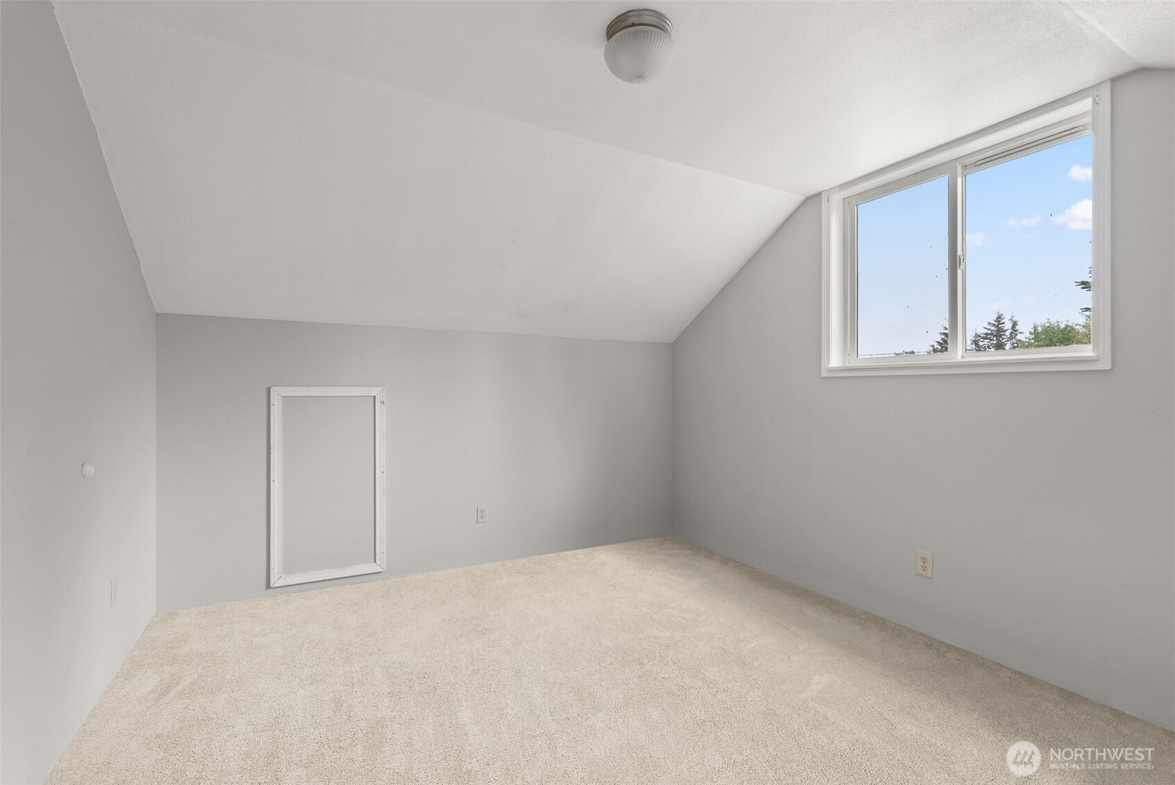 33 Rustemeyer Road Aberdeen, WA 98520 - Photo 33 of 39 an empty room with windows