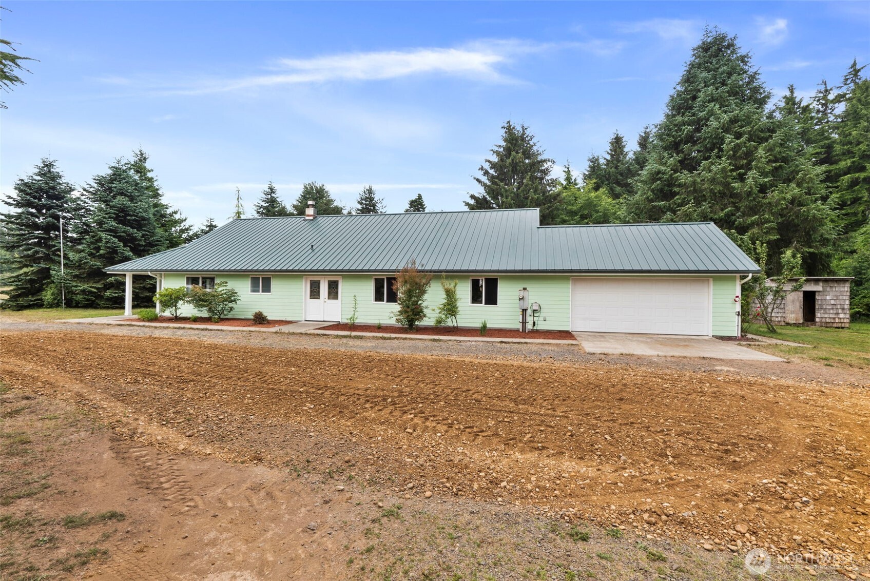 33 Rustemeyer Road Aberdeen, WA 98520 - Photo 5 of 39 a front view of house with yard and trees in the background