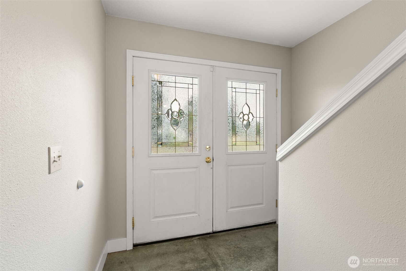 33 Rustemeyer Road Aberdeen, WA 98520 - Photo 10 of 39 a view of front door with wooden floor