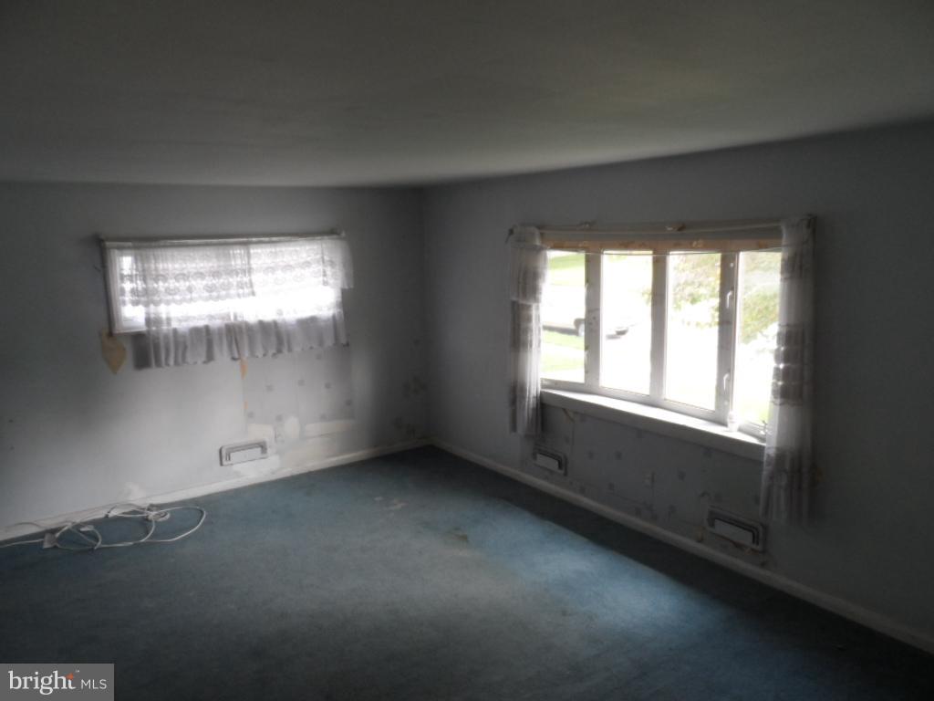 914 Bardswell Road Baltimore, MD 21228 - Photo 5 of 10 an empty room with a window