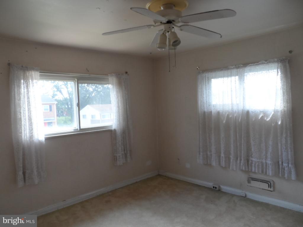 914 Bardswell Road Baltimore, MD 21228 - Photo 9 of 10 an empty room with a window