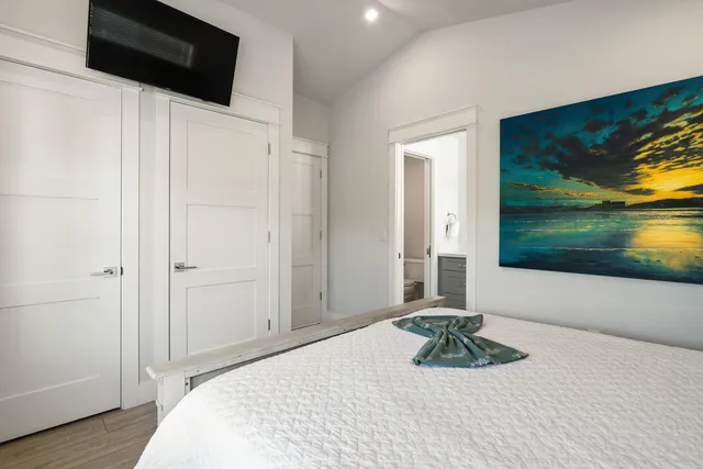 $2,649,000 | 81906 Overseas Highway, Unit 3, Islamorada, FL 33036