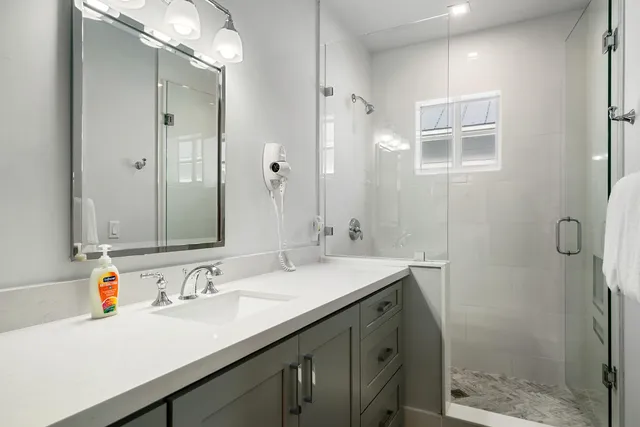 $2,649,000 | 81906 Overseas Highway, Unit 3, Islamorada, FL 33036